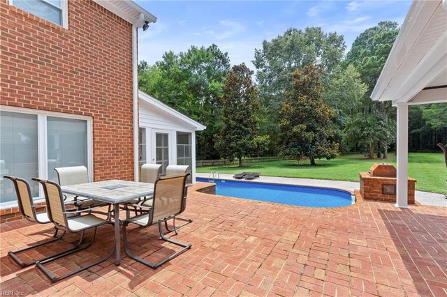 641 Ravenwoods DR, Chesapeake, VA 23322