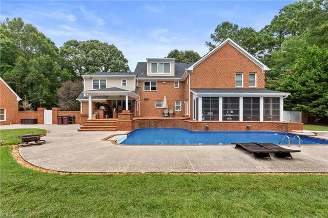641 Ravenwoods DR, Chesapeake, VA 23322