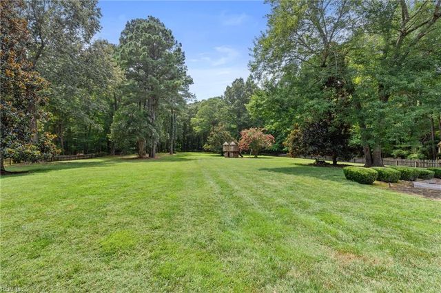 641 Ravenwoods DR, Chesapeake, VA 23322