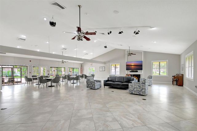 3259 Perimeter Drive 3259, Greenacres, FL 33467