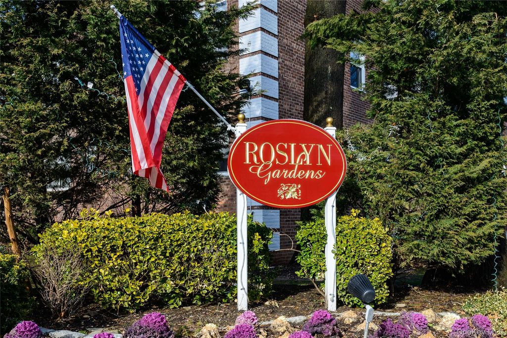 25 Edwards Street 2 E, Roslyn Heights, NY 11576