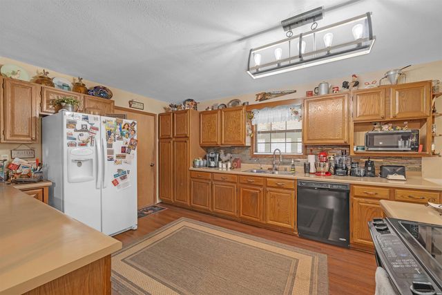 5728 S Seneca St, Wichita, KS 67217