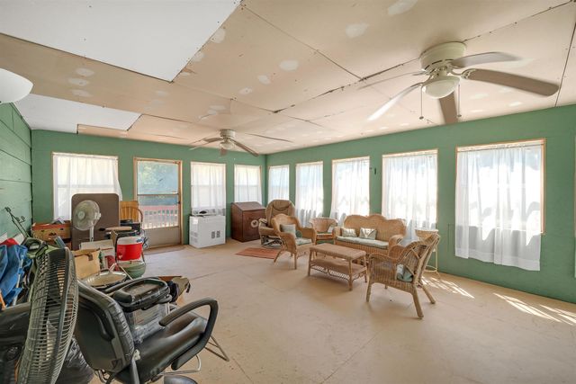 5728 S Seneca St, Wichita, KS 67217