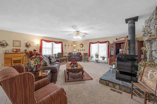 5728 S Seneca St, Wichita, KS 67217