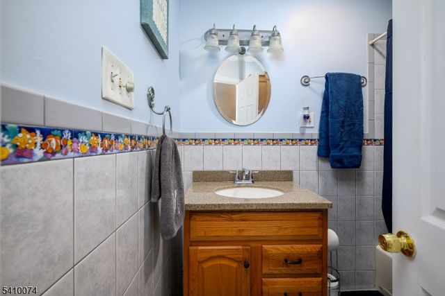 272 Westfield Ave, Clark Twp., NJ 07066