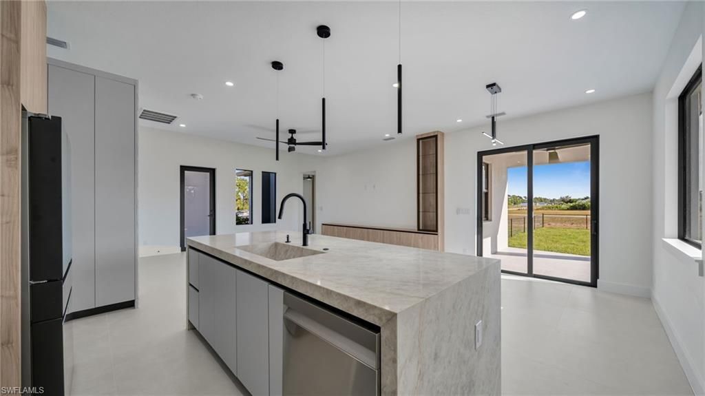 Image 10 of property listing at 510 Wilmington PKWY, Cape Coral, FL 33993