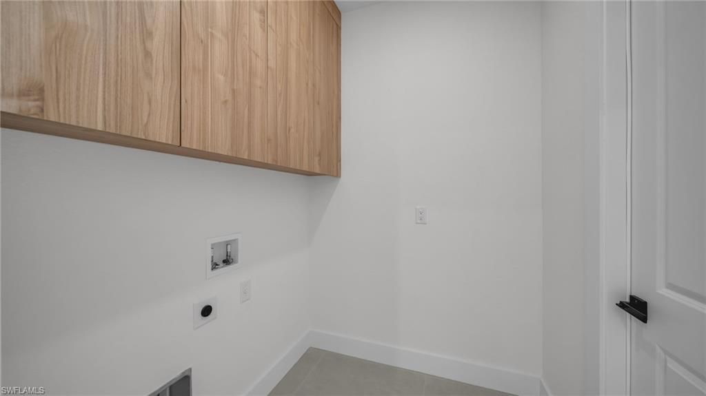 Image 12 of property listing at 510 Wilmington PKWY, Cape Coral, FL 33993