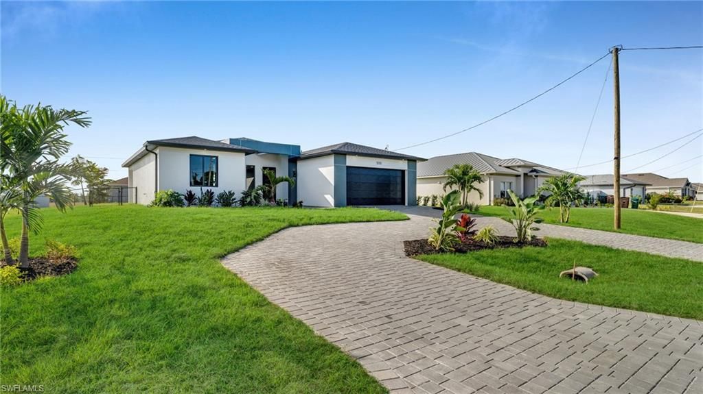 Image 2 of property listing at 510 Wilmington PKWY, Cape Coral, FL 33993