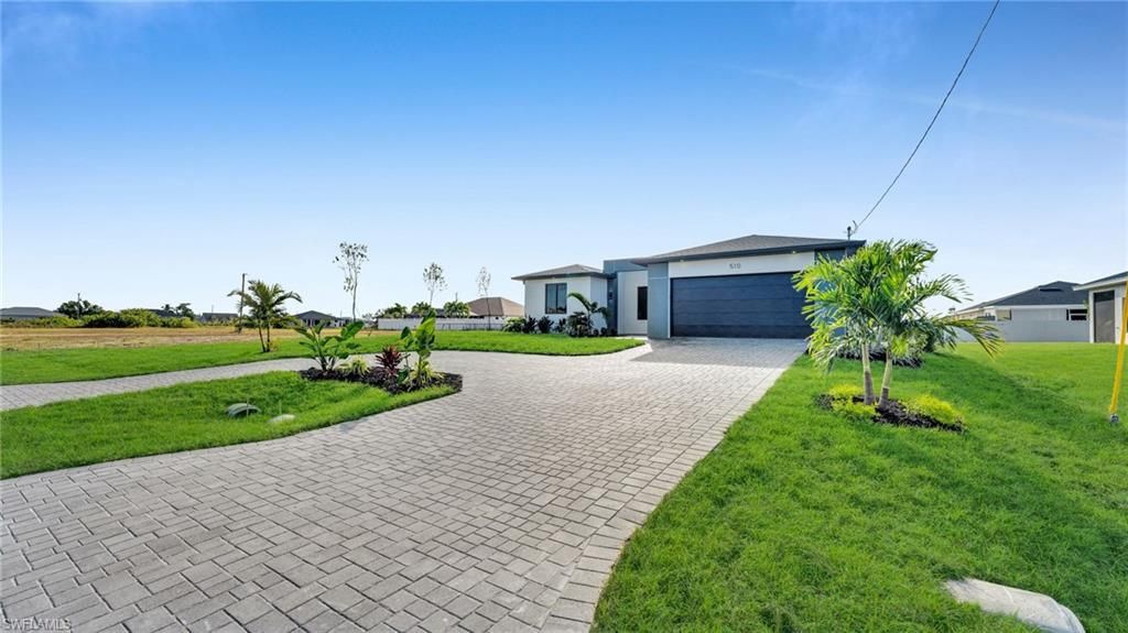 Image 3 of property listing at 510 Wilmington PKWY, Cape Coral, FL 33993