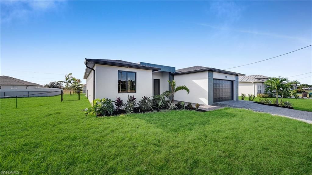 Image 4 of property listing at 510 Wilmington PKWY, Cape Coral, FL 33993