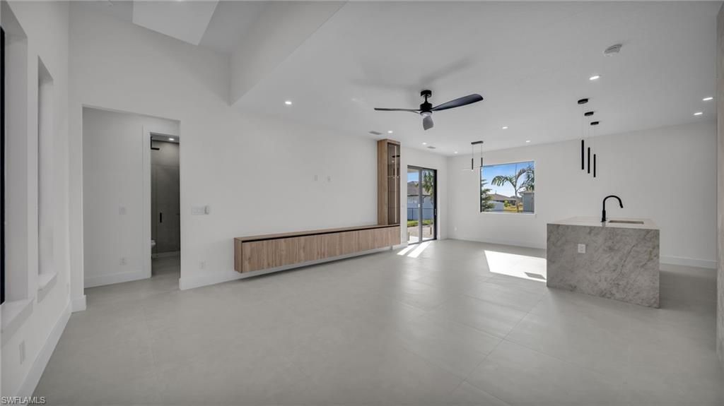 Image 6 of property listing at 510 Wilmington PKWY, Cape Coral, FL 33993