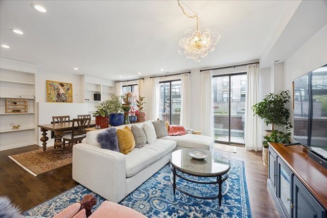 2509 N Milwaukee Avenue 1S, Chicago, IL 60647