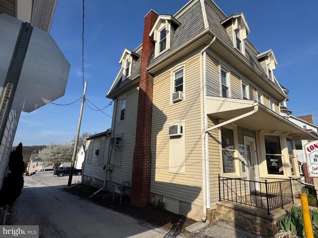 37 W MAIN ST, Dallastown, PA 17313