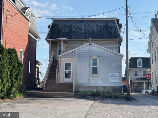 37 W MAIN ST, Dallastown, PA 17313
