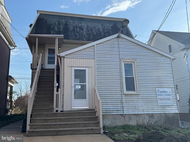 37 W MAIN ST, Dallastown, PA 17313