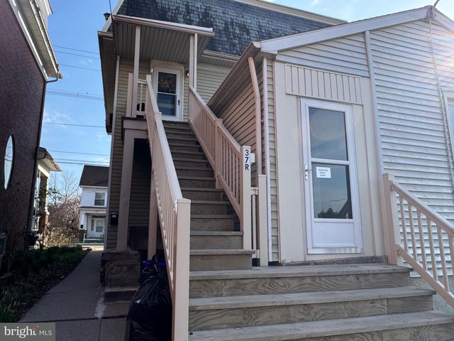 37 W MAIN ST, Dallastown, PA 17313