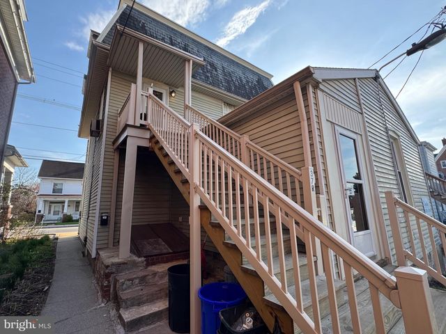 37 W MAIN ST, Dallastown, PA 17313