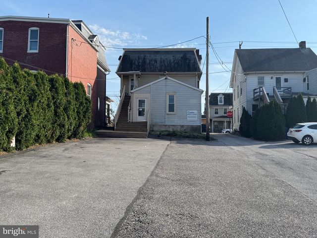 37 W MAIN ST, Dallastown, PA 17313