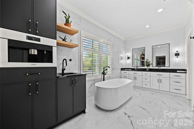 9414 Heydon Hall Circle, Charlotte, NC 28210