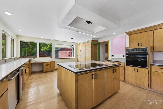 812 E Linden St, Caldwell, ID 83605