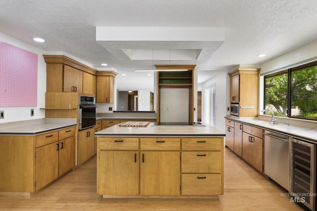 812 E Linden St, Caldwell, ID 83605