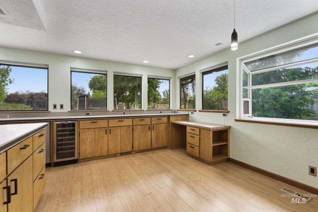 812 E Linden St, Caldwell, ID 83605