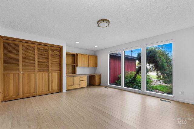 812 E Linden St, Caldwell, ID 83605