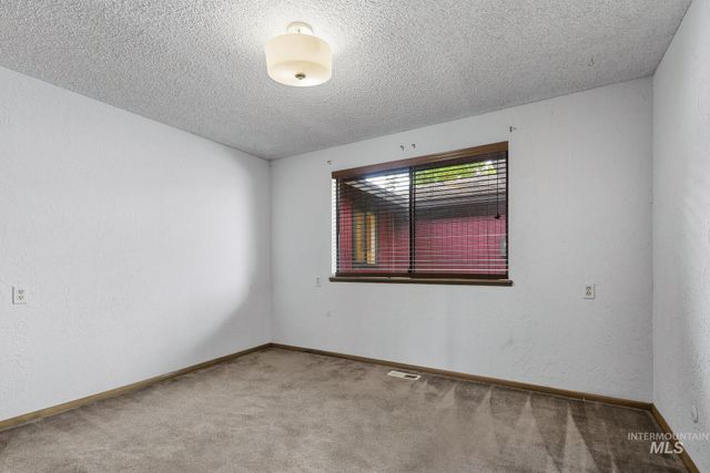 812 E Linden St, Caldwell, ID 83605