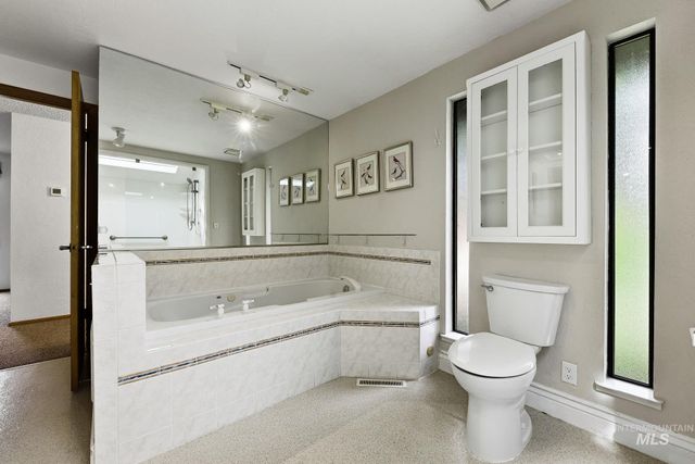812 E Linden St, Caldwell, ID 83605