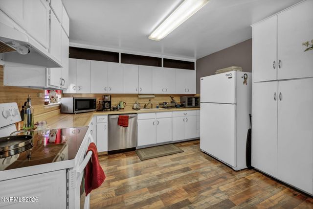 18 E Prater Way, Sparks, NV 89431