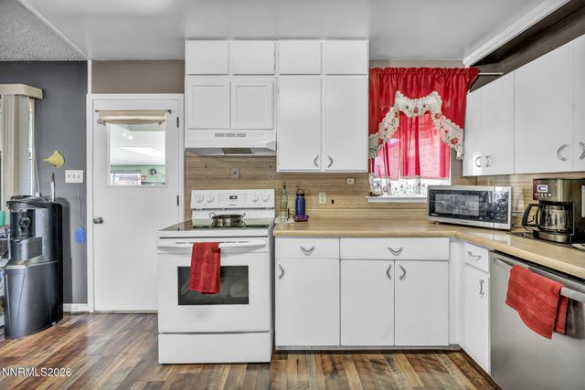 18 E Prater Way, Sparks, NV 89431