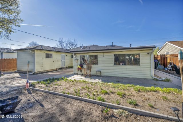 18 E Prater Way, Sparks, NV 89431