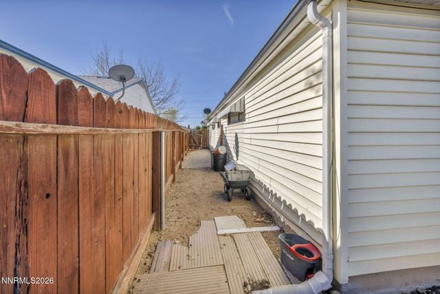 18 E Prater Way, Sparks, NV 89431