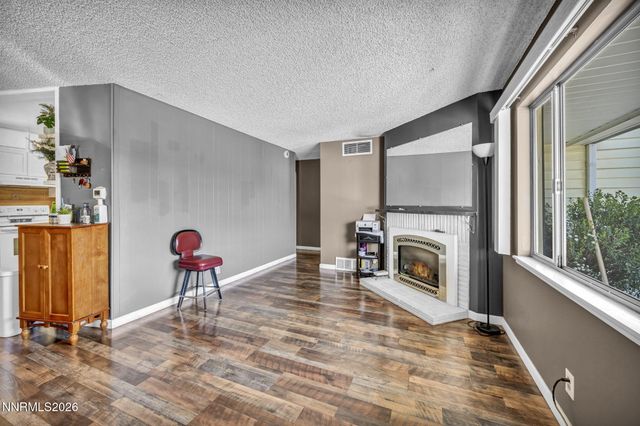 18 E Prater Way, Sparks, NV 89431