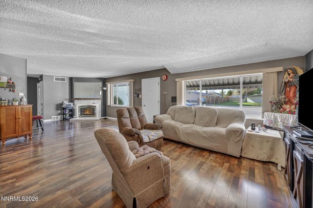 18 E Prater Way, Sparks, NV 89431