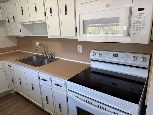 500 Bonnie Boulevard 182, Palm Springs, FL 33461