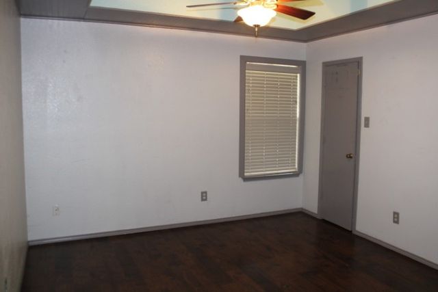 915 W Lovers Lane, Arlington, TX 76013