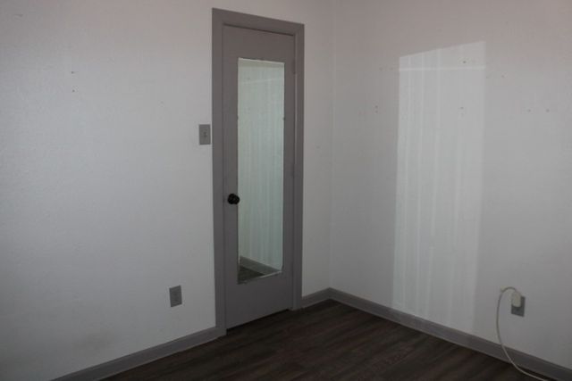 915 W Lovers Lane, Arlington, TX 76013