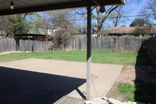 915 W Lovers Lane, Arlington, TX 76013