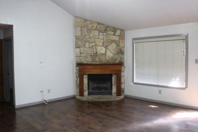 915 W Lovers Lane, Arlington, TX 76013