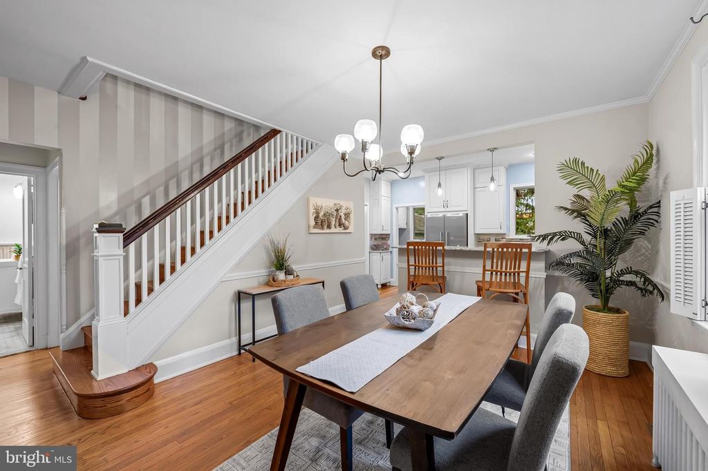 Image 10 of property listing at 529 OVERBROOK RD, Baltimore, MD 21212