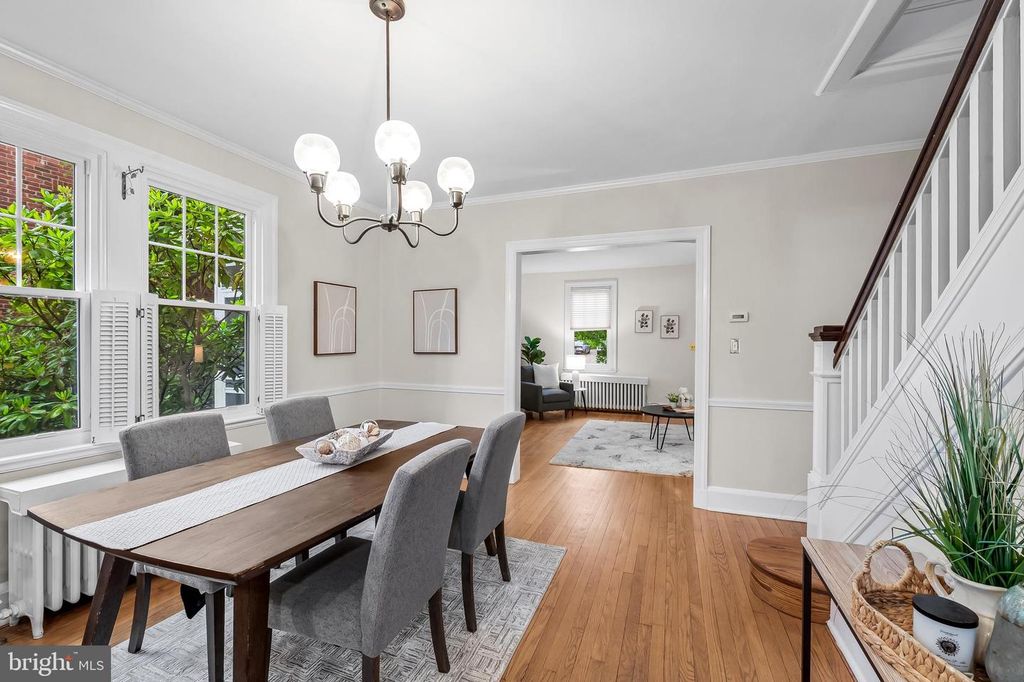 Image 11 of property listing at 529 OVERBROOK RD, Baltimore, MD 21212