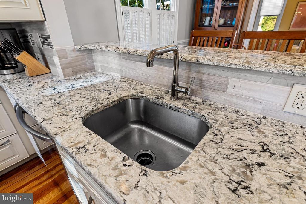 Image 15 of property listing at 529 OVERBROOK RD, Baltimore, MD 21212