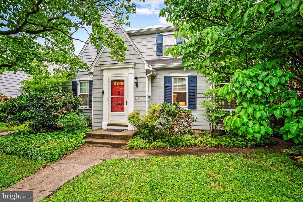 Image 2 of property listing at 529 OVERBROOK RD, Baltimore, MD 21212