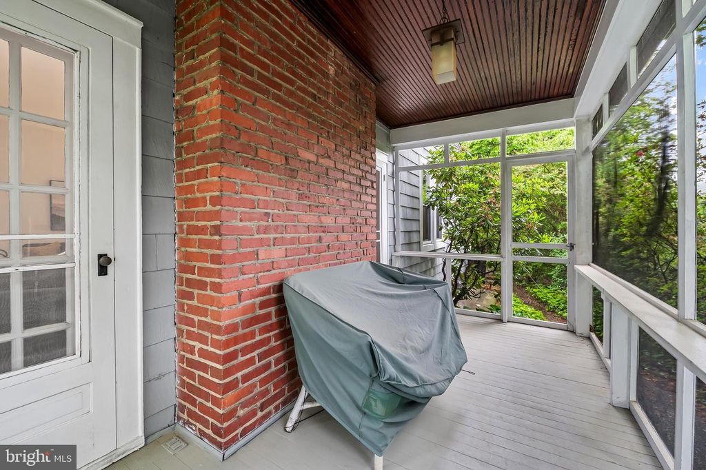 Image 20 of property listing at 529 OVERBROOK RD, Baltimore, MD 21212