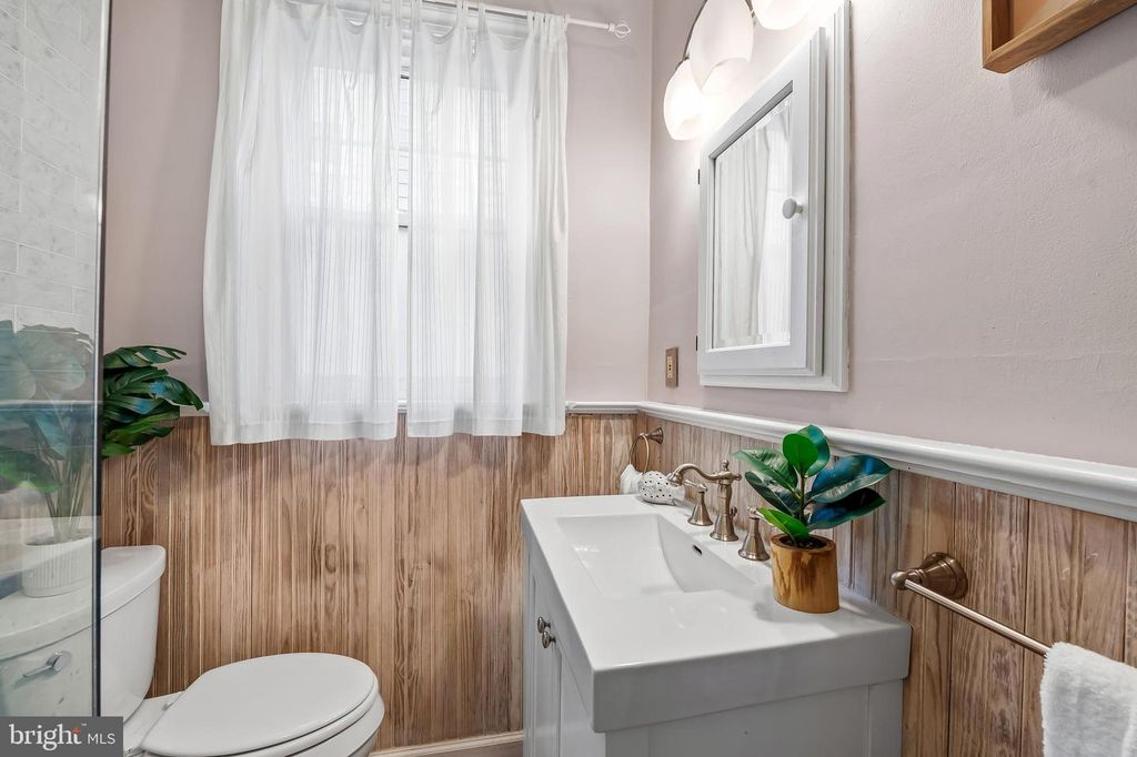 Image 22 of property listing at 529 OVERBROOK RD, Baltimore, MD 21212