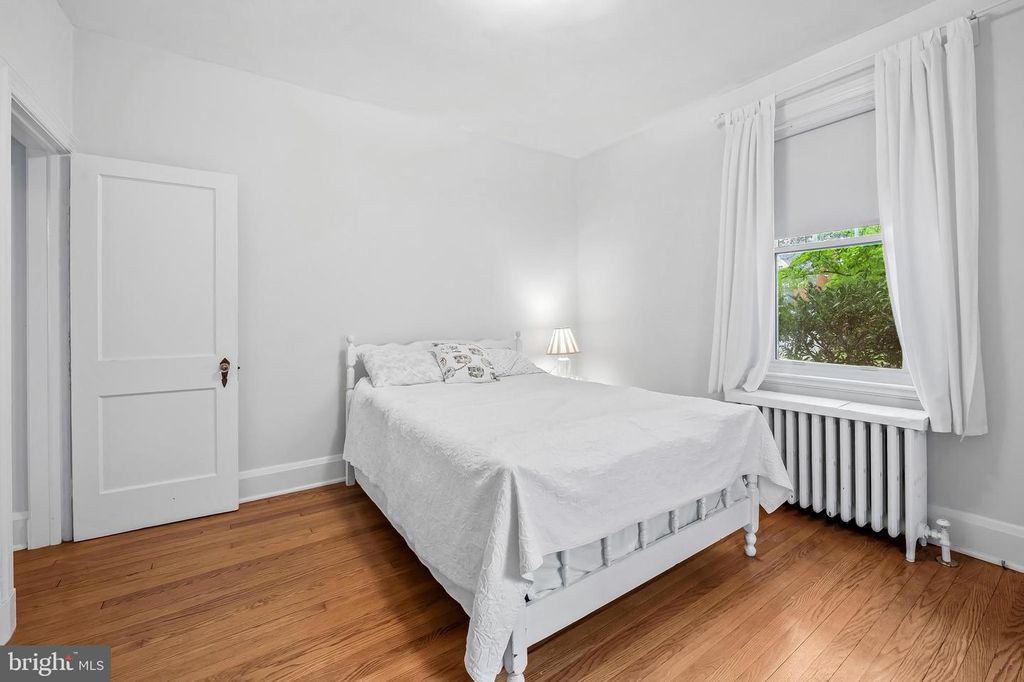 Image 23 of property listing at 529 OVERBROOK RD, Baltimore, MD 21212