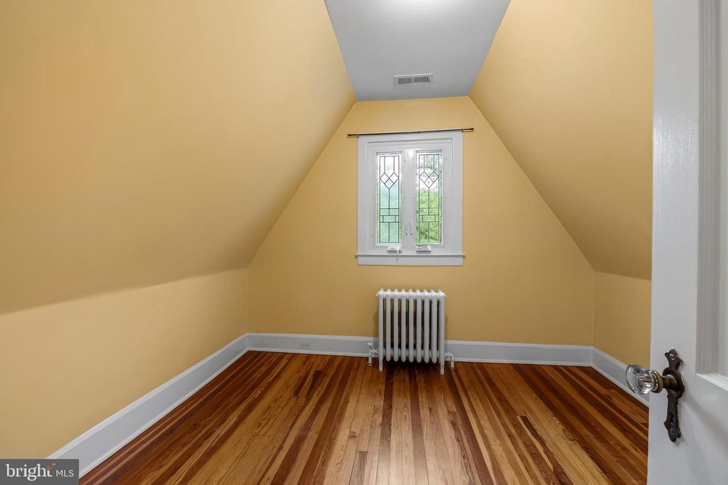 Image 35 of property listing at 529 OVERBROOK RD, Baltimore, MD 21212