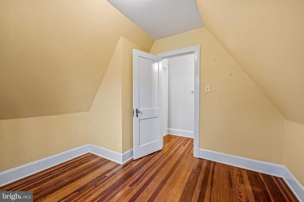 Image 36 of property listing at 529 OVERBROOK RD, Baltimore, MD 21212