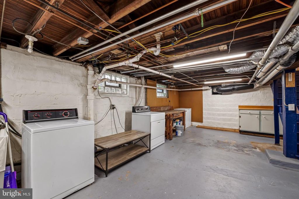 Image 39 of property listing at 529 OVERBROOK RD, Baltimore, MD 21212